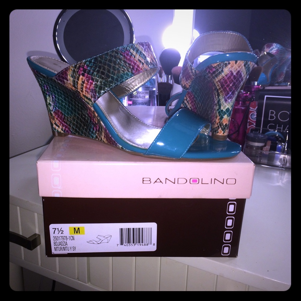 👠 Bandolino snakeskin wedges 👠